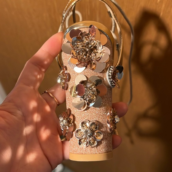 Rose Gold Flower Embellished Block Heeled Sandals Size 6 BRAND NEW in Box - Picture 2 of 2